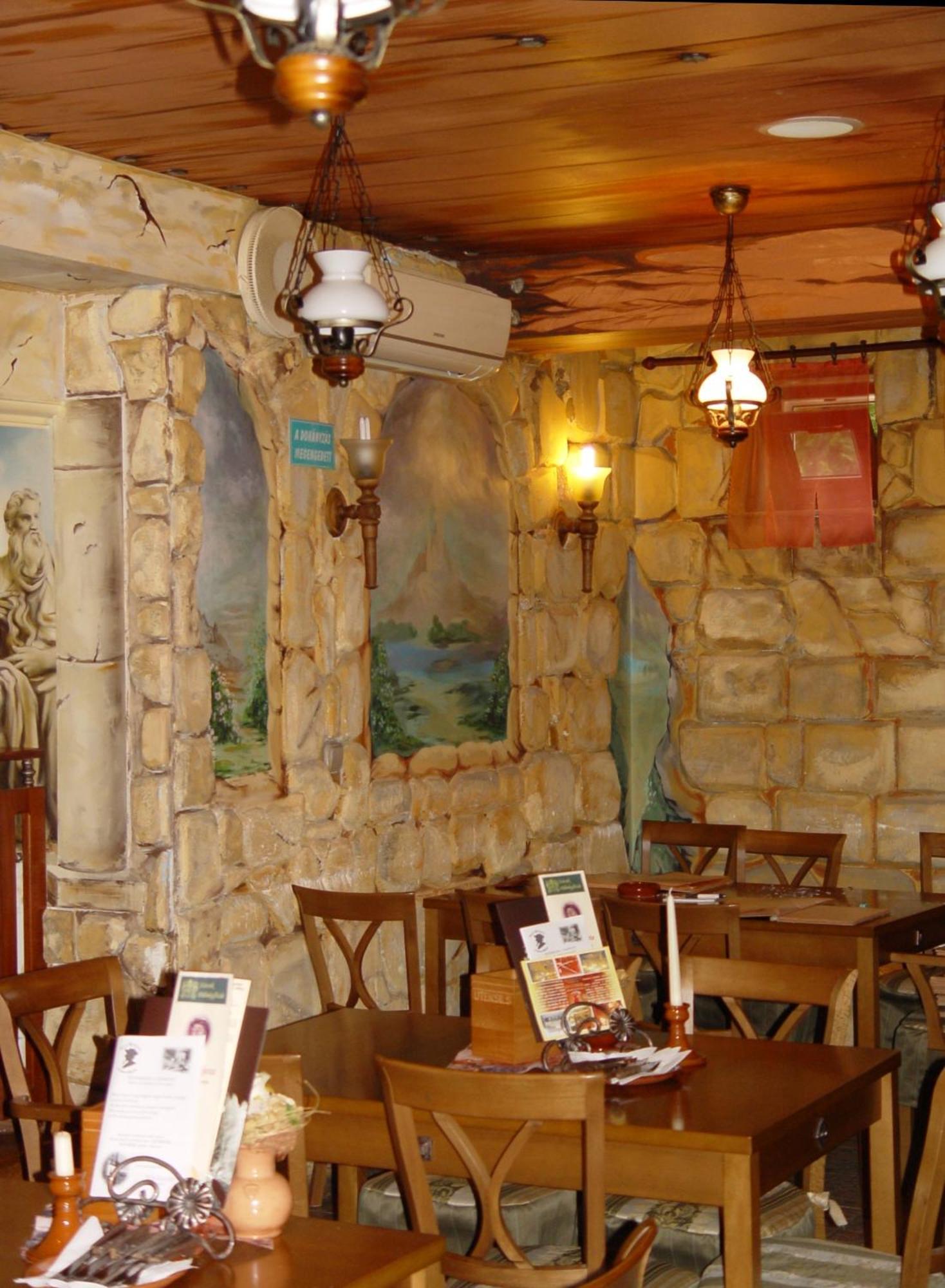 Hotel Don Quijote Koezepkori Panzio Es Etterem Lenti Exterior foto
